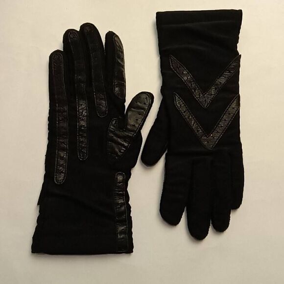 Isotoner Women's Spandex Touchscreen Gloves Black - Picture 2 of 10